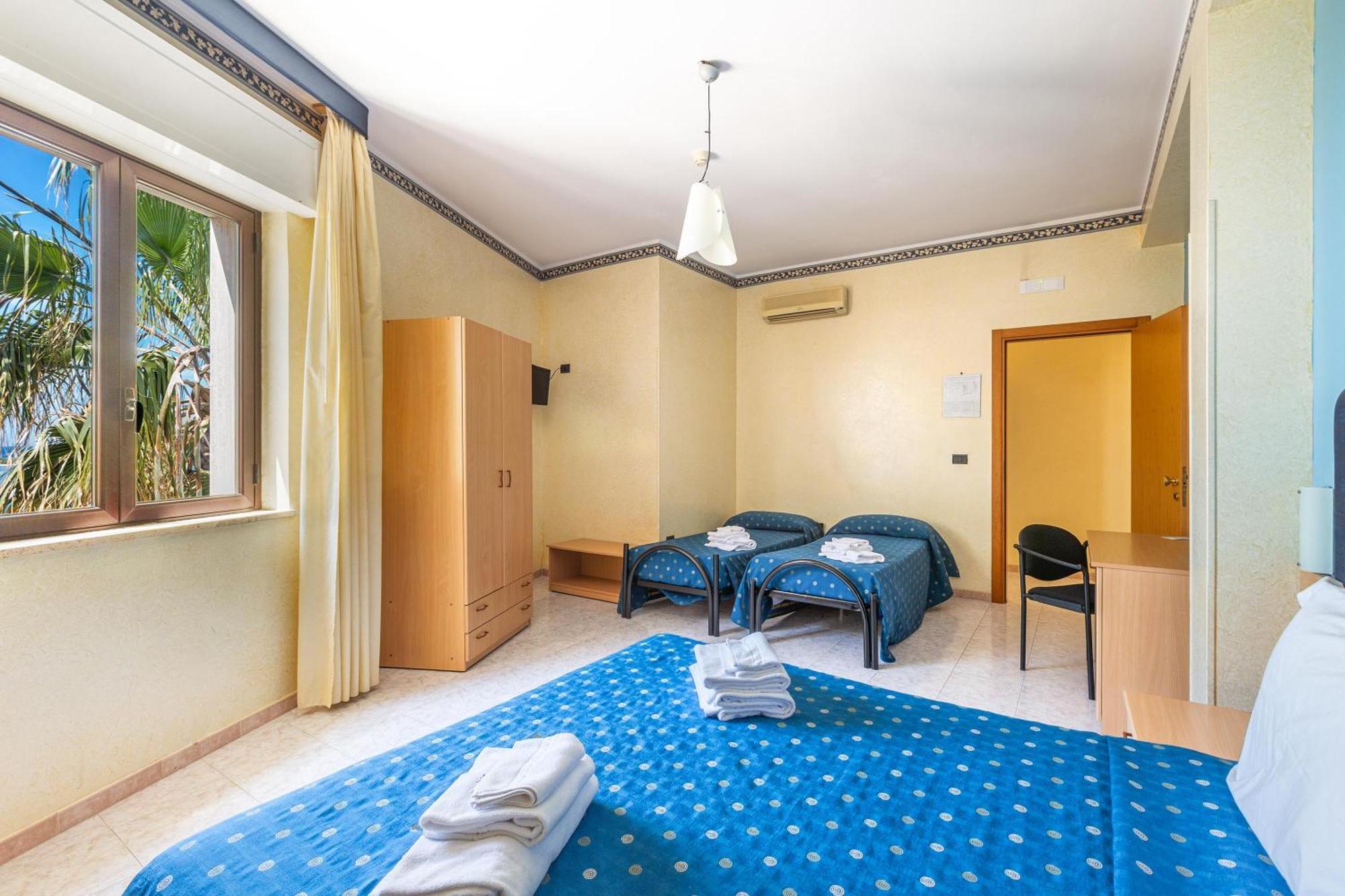 Hotel Il Riccio Порто-Чезарео Екстер'єр фото
