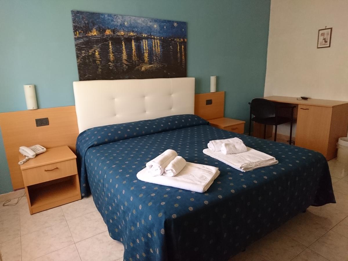 Hotel Il Riccio Порто-Чезарео Екстер'єр фото